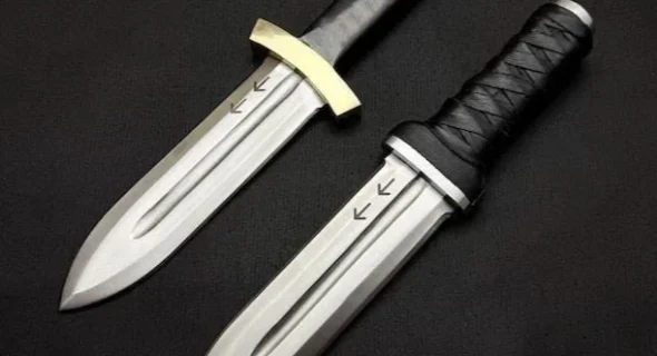 Thorfinn Dual Daggers Replica — Claim the Blades of Vengeance